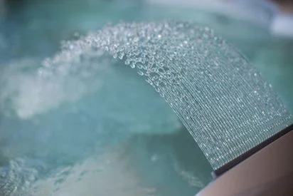 Produits d'entretien de l'eau du spa essentiels